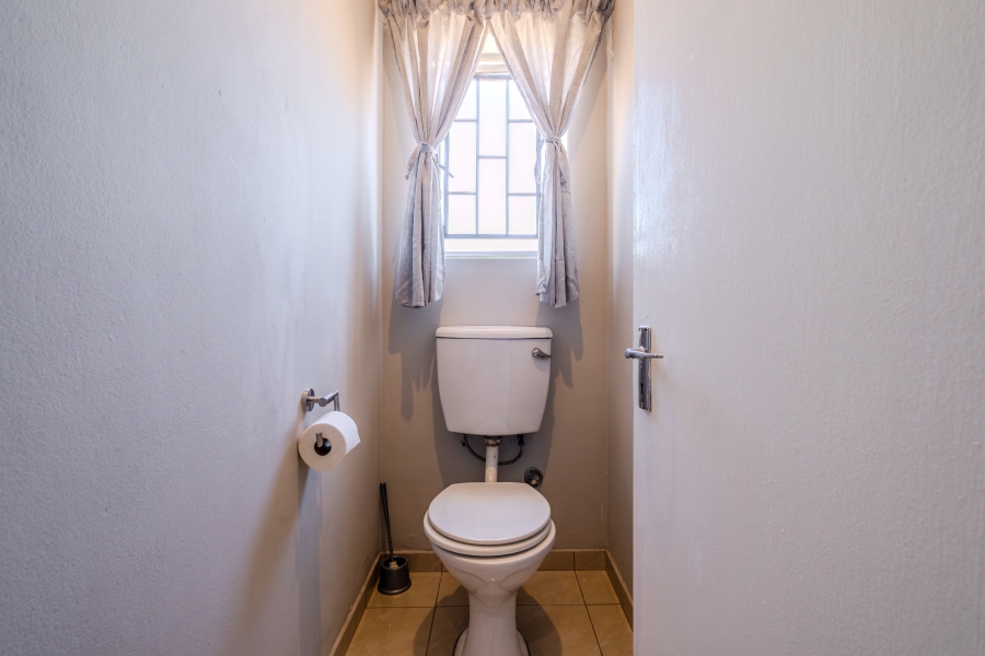 5 Bedroom Property for Sale in Ottery Western Cape